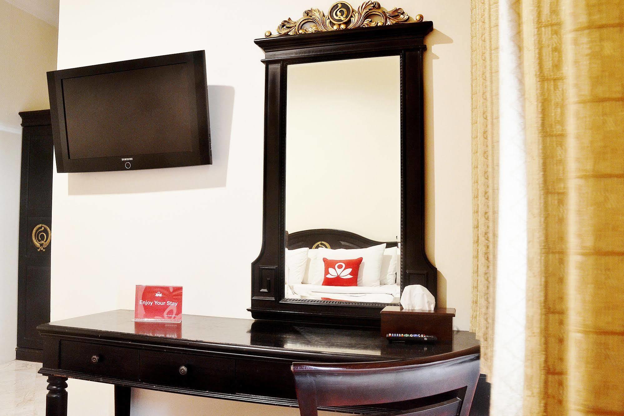 Zen Rooms Sultan Iskandar Muda Surabaya Exterior foto